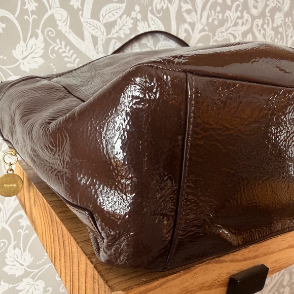 Coach Patent Mahogany Gallery Tote Gold Hardwarew/ Hangtag & Side Medallions EUC - Picture 10 of 16